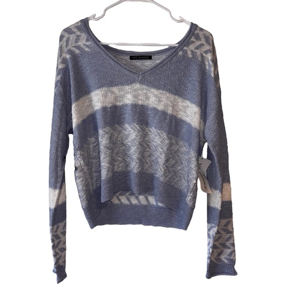 NYC Alliance | NWT Soft Blue & White Chevron Stripe Sweater | Size M - Picture 1 of 9